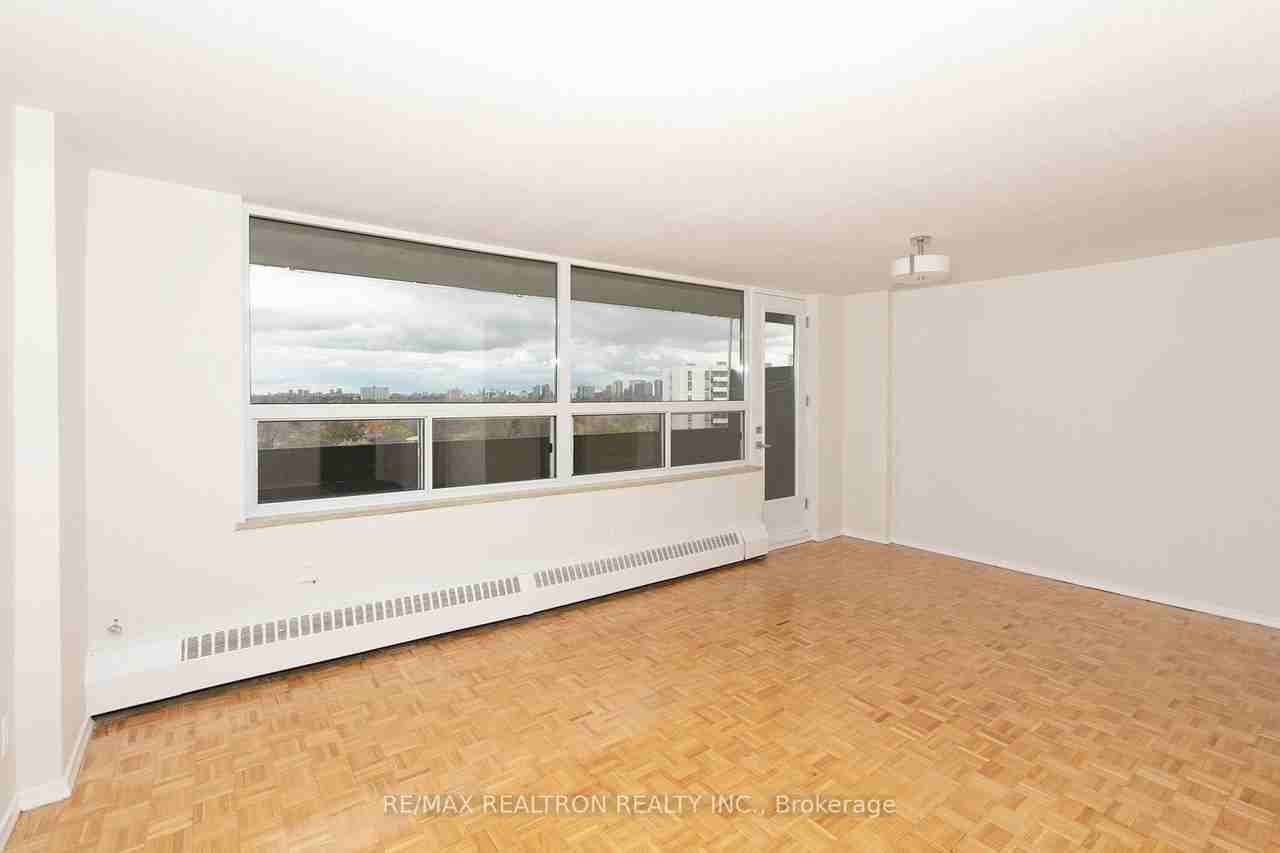 6200 Bathurst Street #601 - Photo 4 of 12