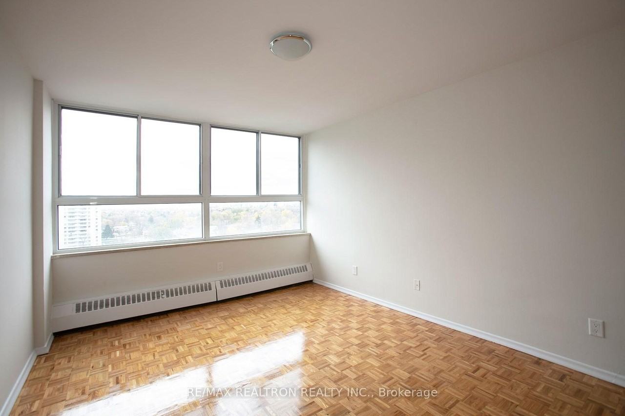 6200 Bathurst Street #601 - Photo 6 of 12