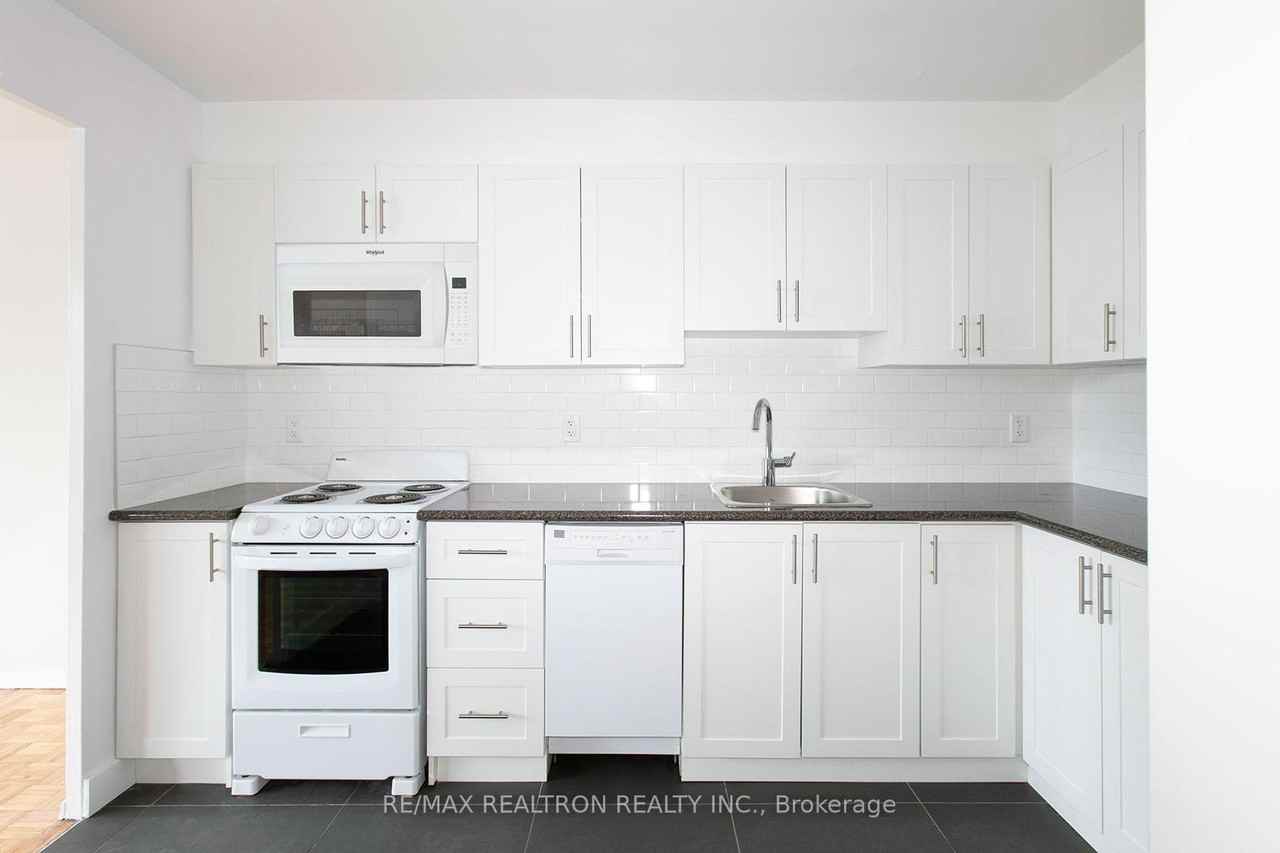 6200 Bathurst Street #601 - Photo 7 of 12