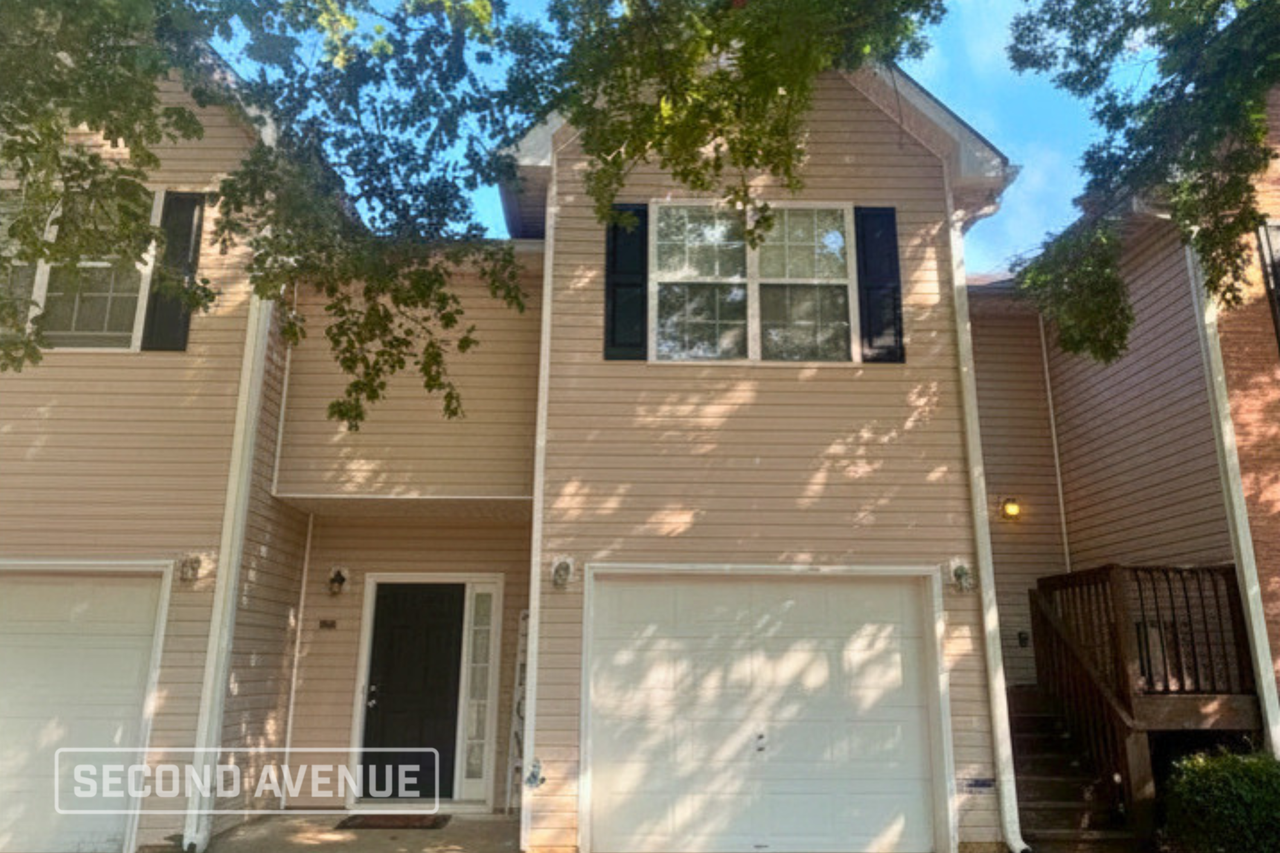 2398 Brianna Dr - Photo 2 of 11
