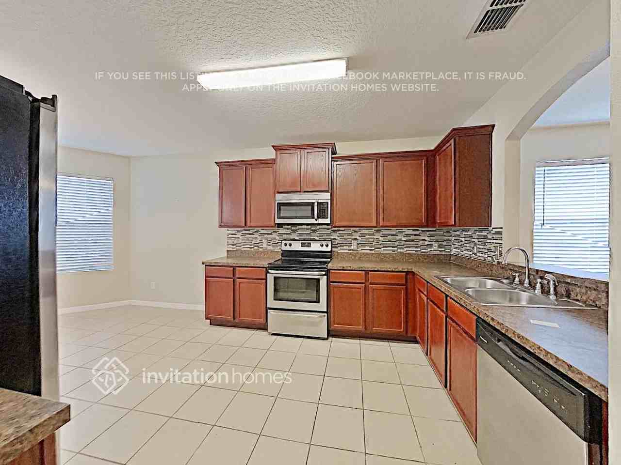 101 Daigledog St - Photo 7 of 17