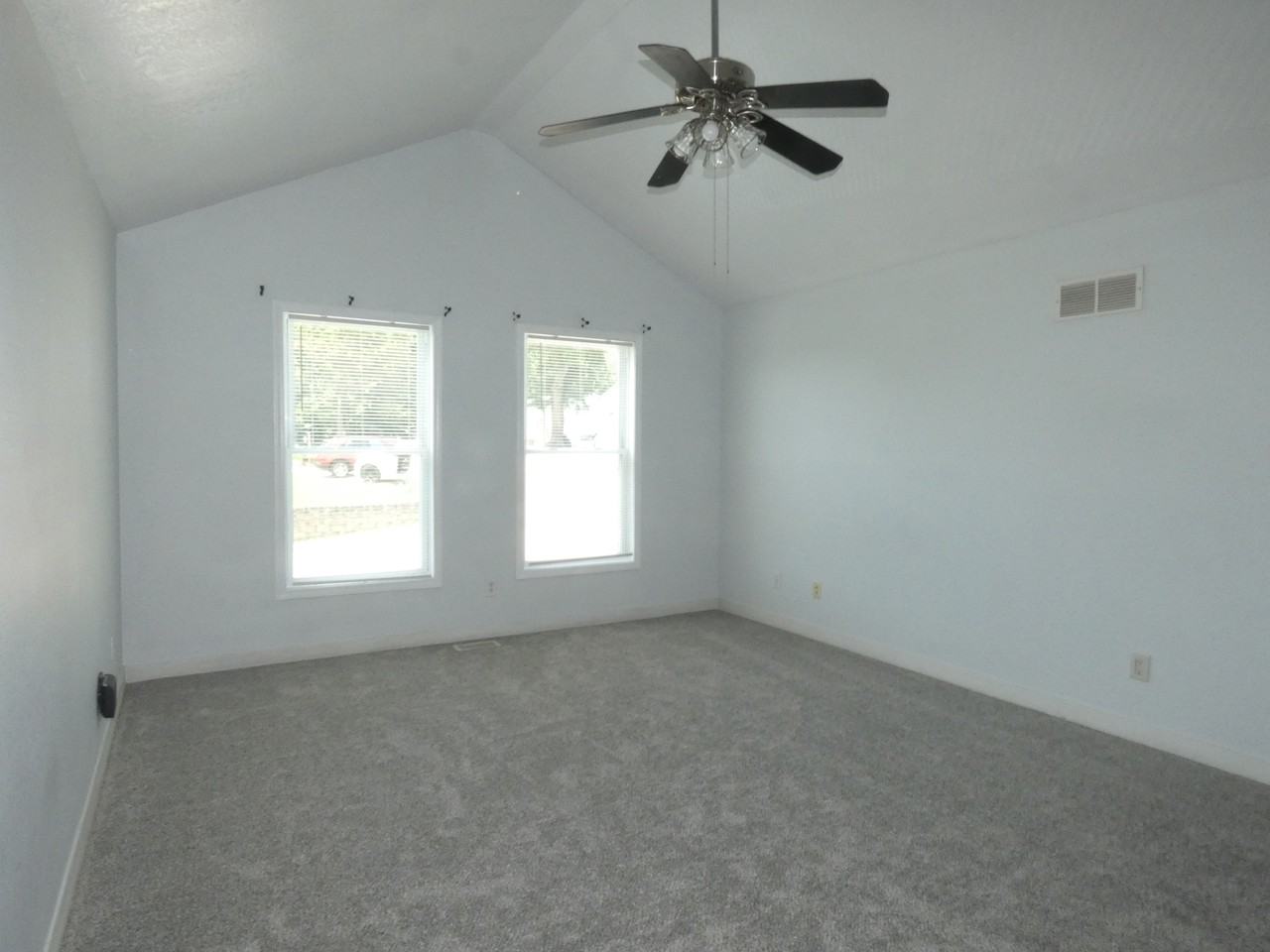 275 Hazel Ct - Photo 3 of 20