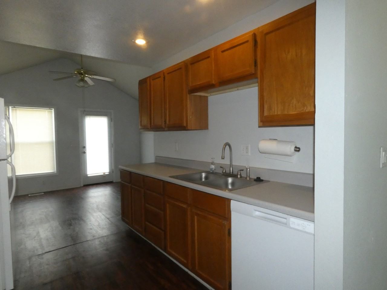 275 Hazel Ct - Photo 5 of 20