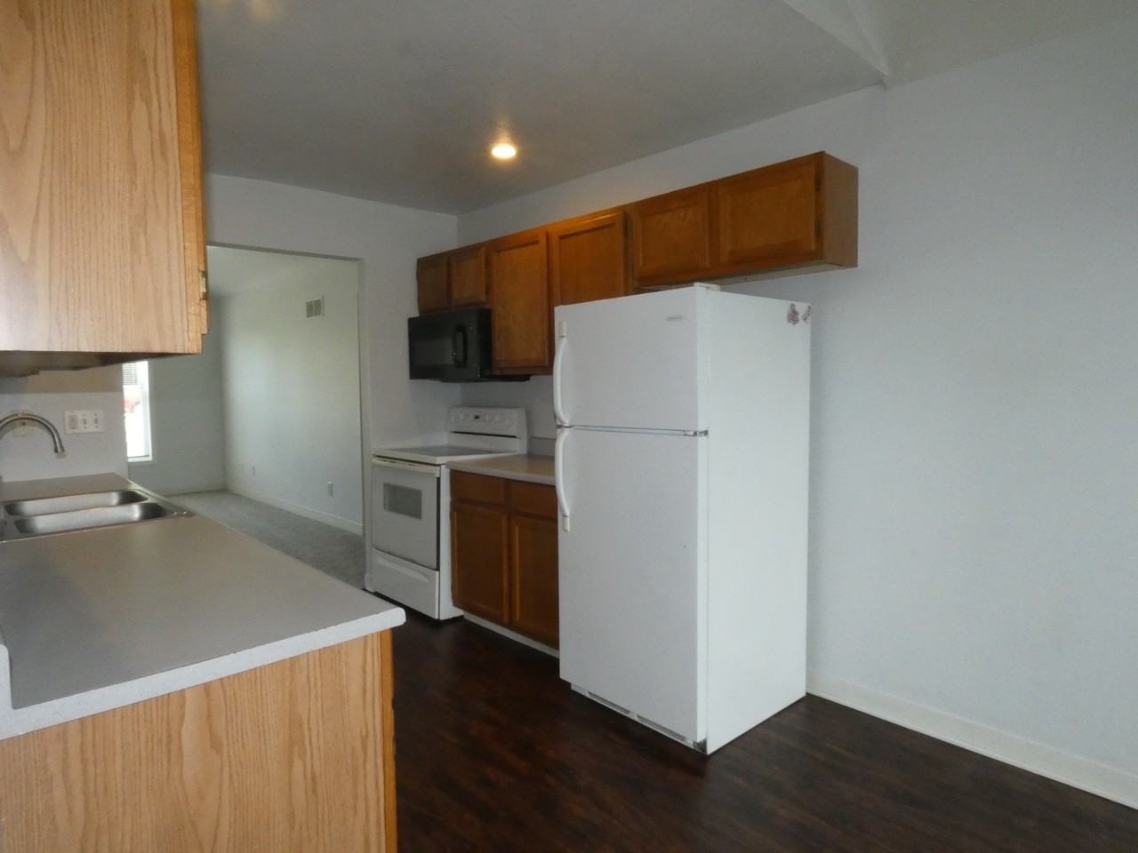 275 Hazel Ct - Photo 6 of 20