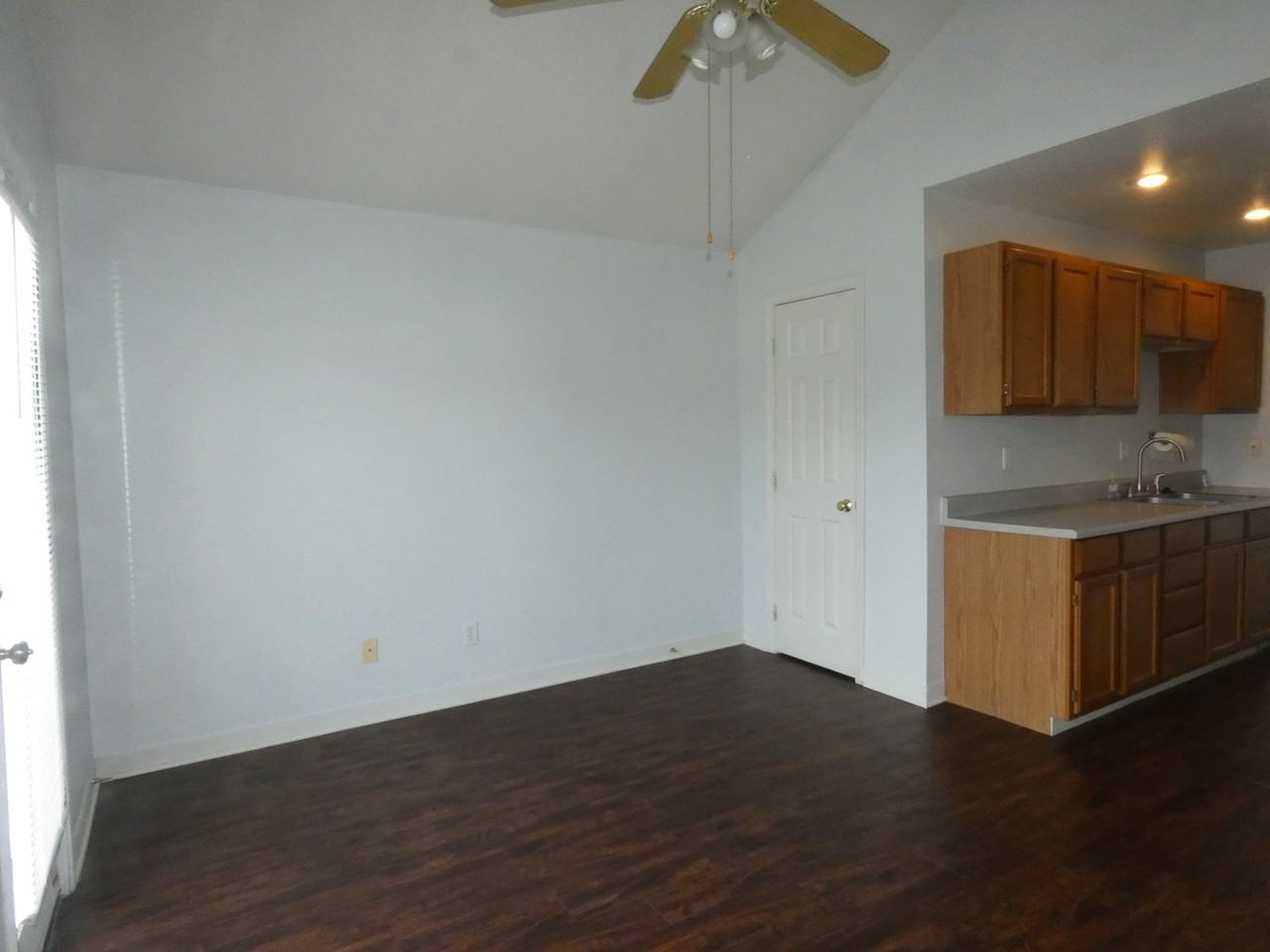 275 Hazel Ct - Photo 7 of 20