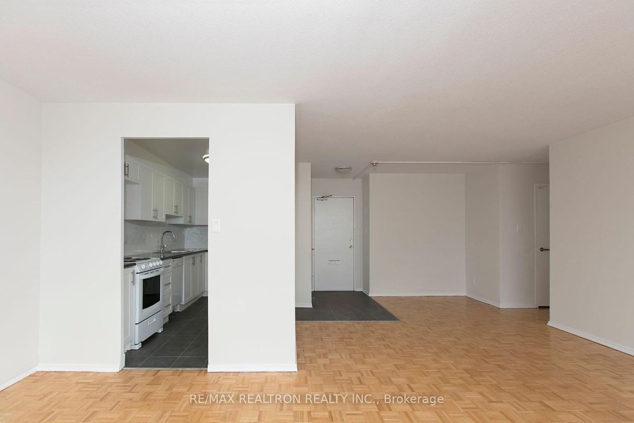 6200 Bathurst Street #1110 - Photo 5 of 13
