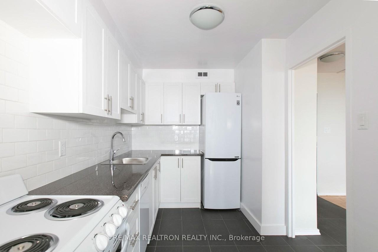 6200 Bathurst Street #1110 - Photo 4 of 13