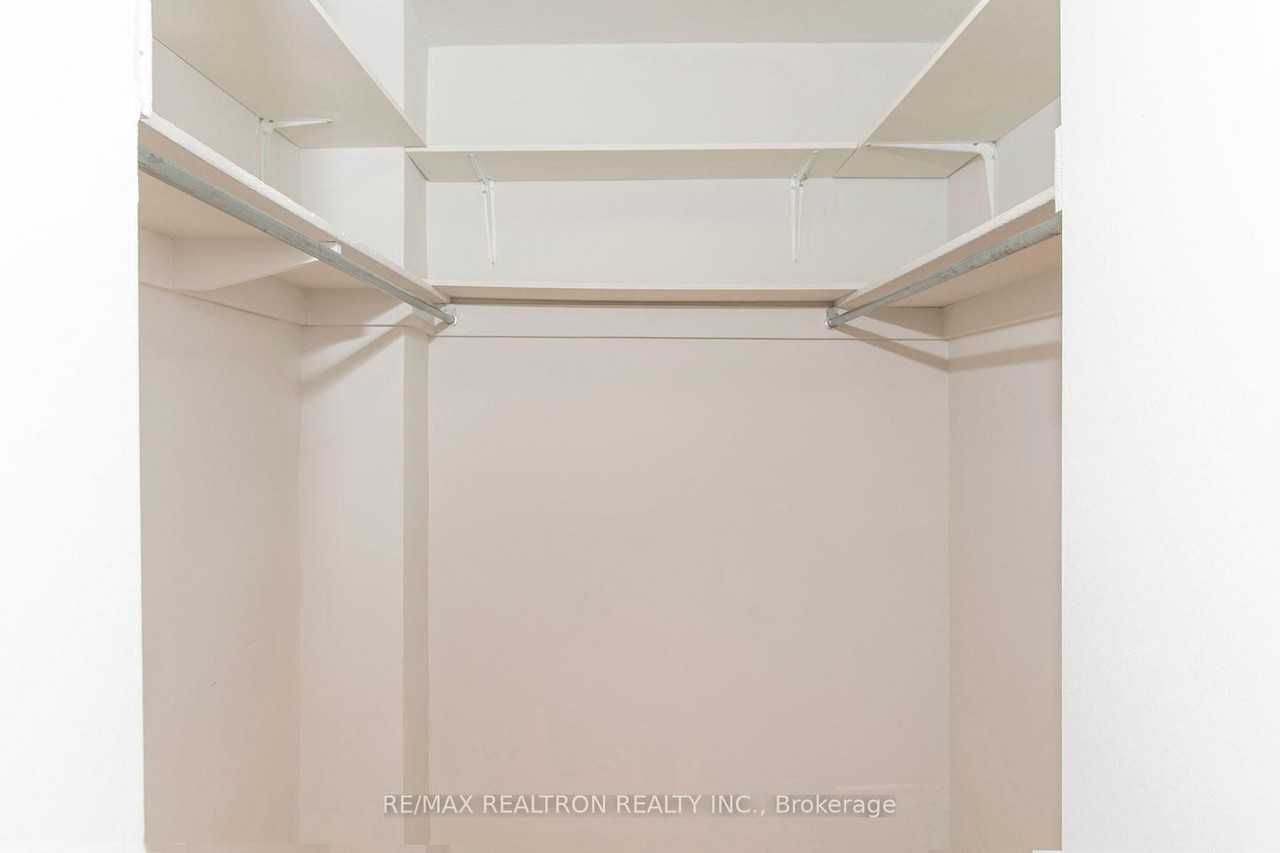 6200 Bathurst Street #1110 - Photo 7 of 13