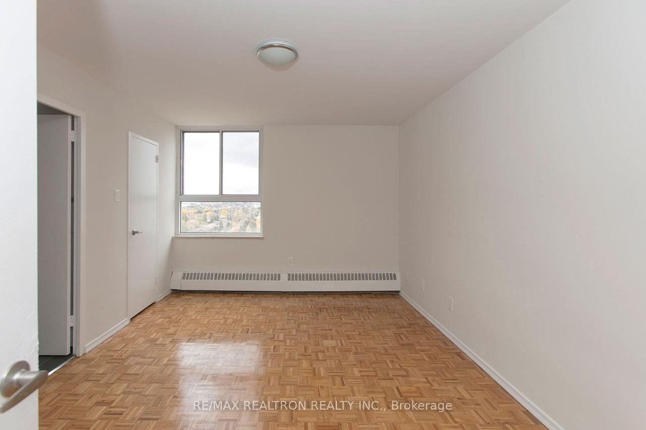 6200 Bathurst Street #1110 - Photo 6 of 13