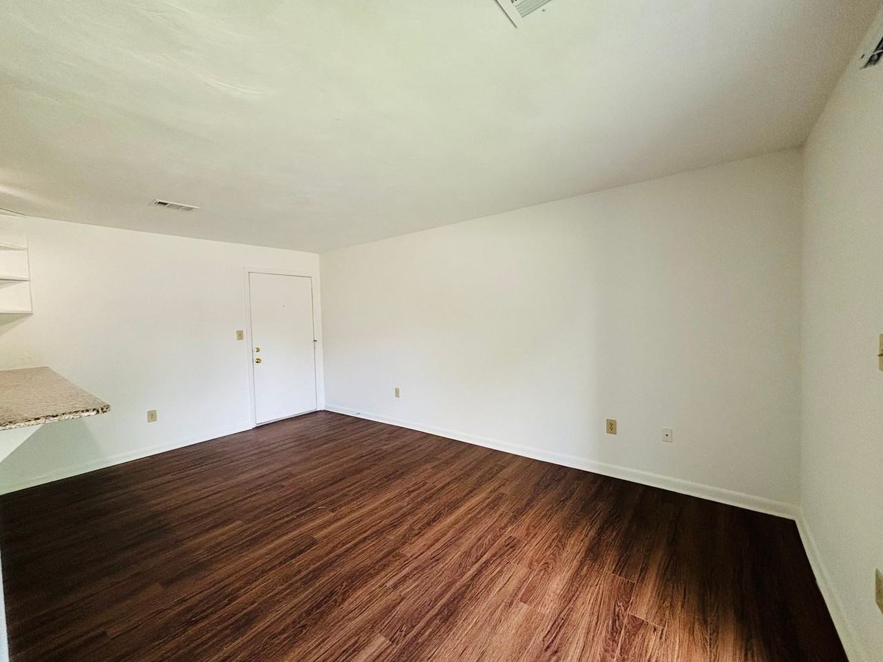 1205 University Ter Apt G - Photo 6 of 19