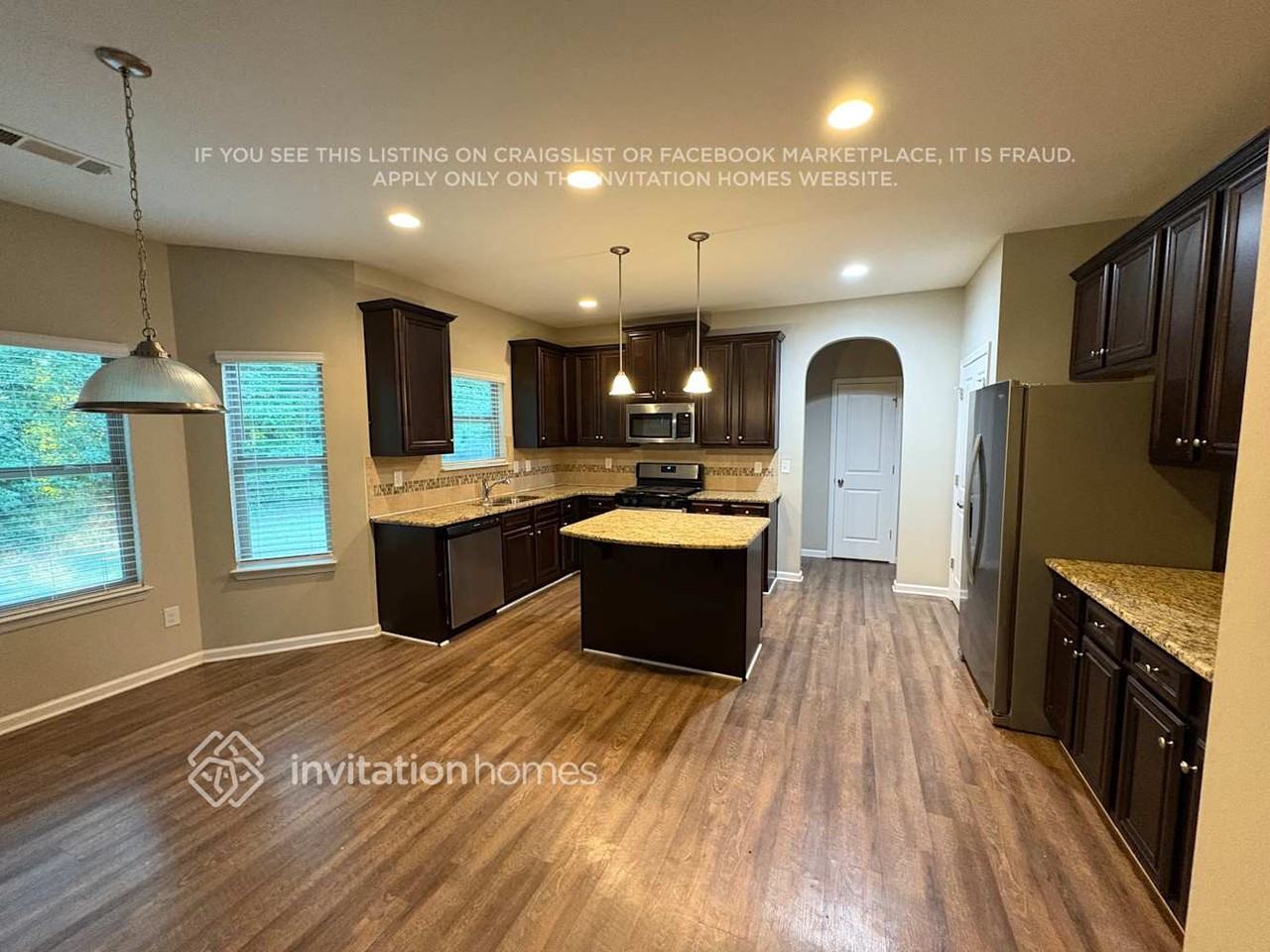 340 Madison Grace Ave - Photo 3 of 11