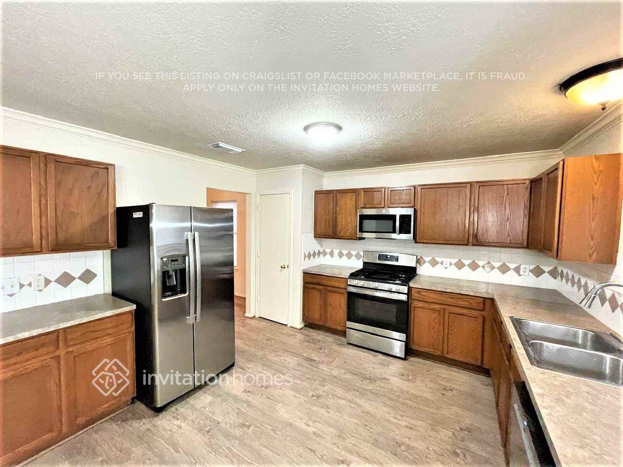 9818 Golden Prairie Ln - Photo 6 of 17