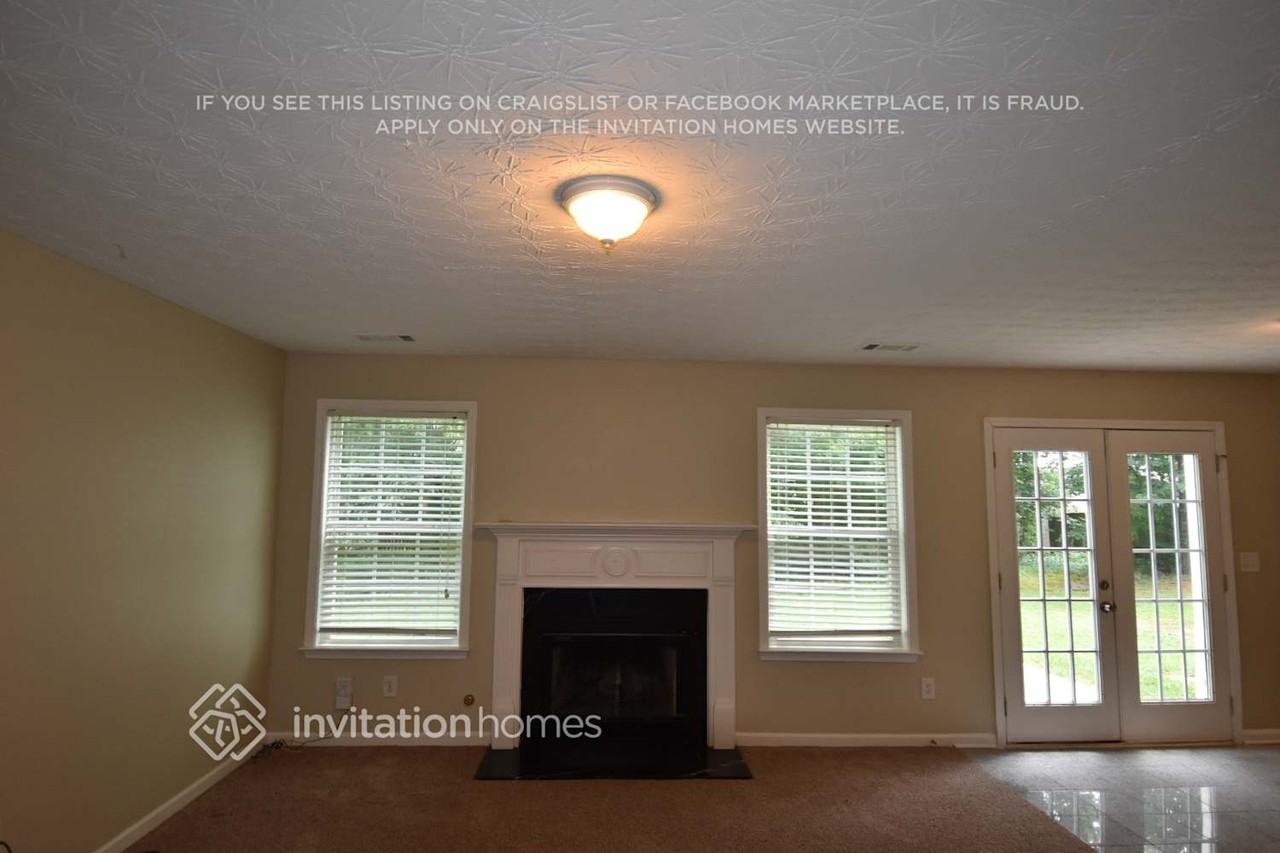 2327 Pierce Way - Photo 2 of 11