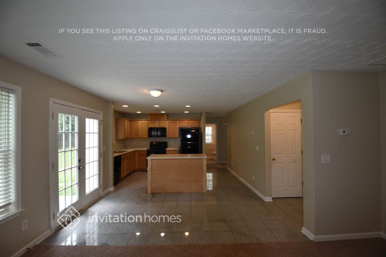2327 Pierce Way - Photo 3 of 11