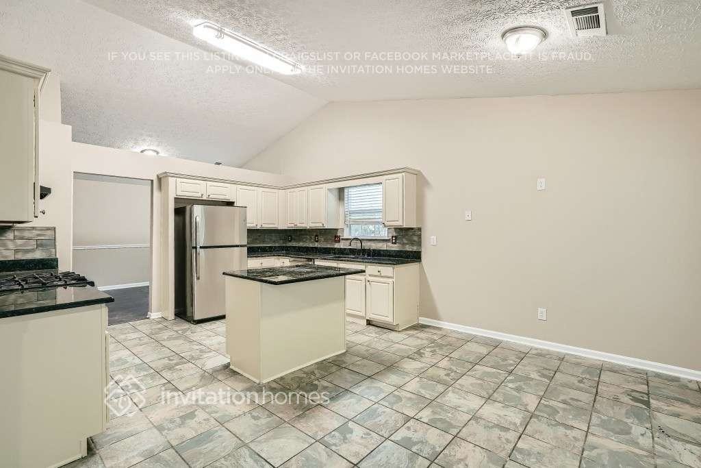 2373 Cove Lake Way - Photo 5 of 18