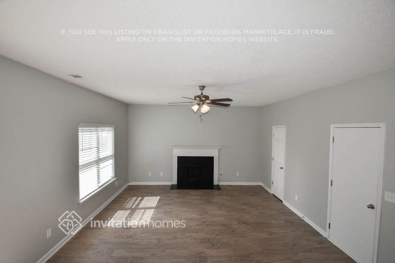 3882 Arabian Way - Photo 4 of 10