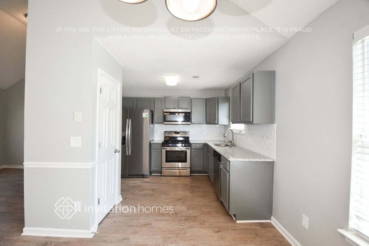 3882 Arabian Way - Photo 5 of 10