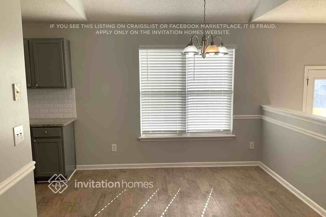 3882 Arabian Way - Photo 6 of 10