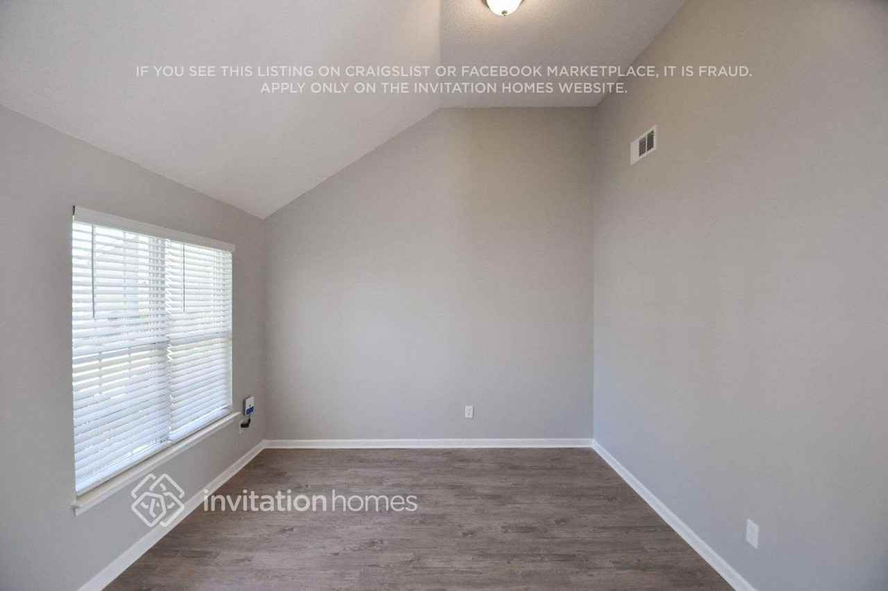3882 Arabian Way - Photo 7 of 10