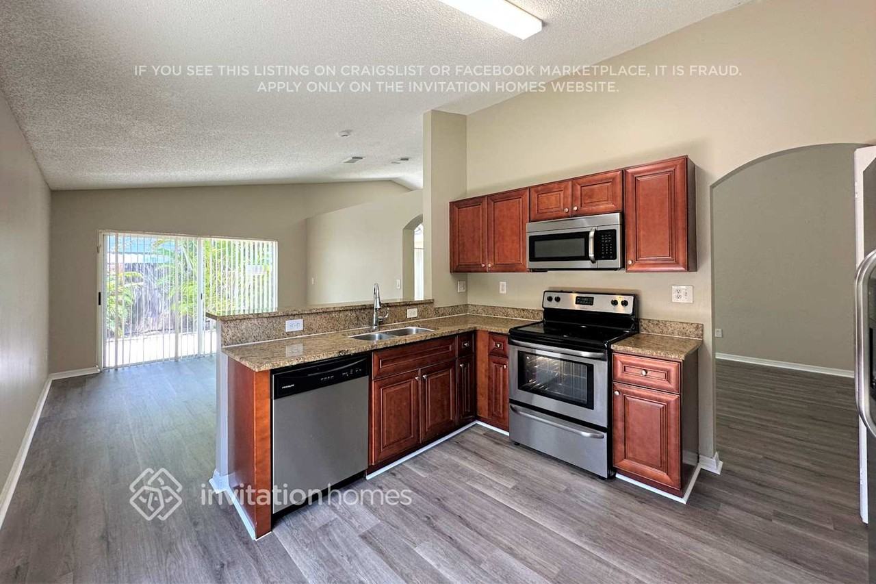 15927 Sw 82nd St - Photo 6 of 13