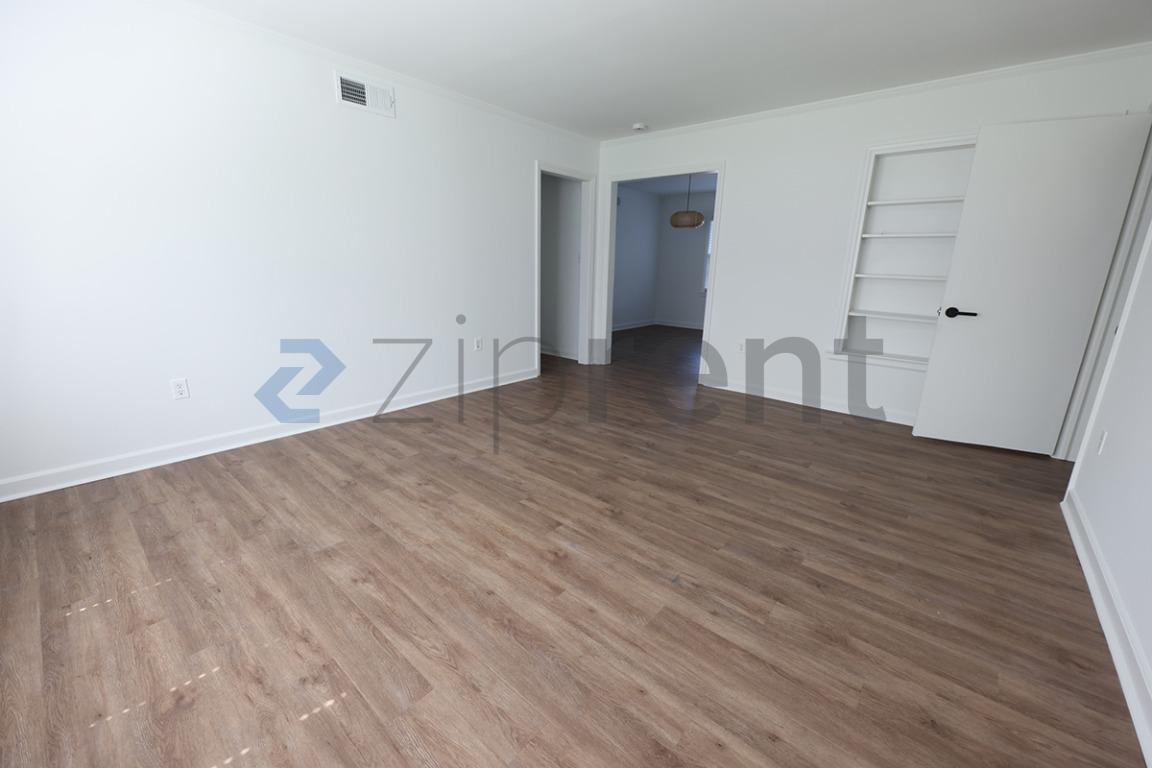 5109 Abercorn St #1 - Photo 4 of 13
