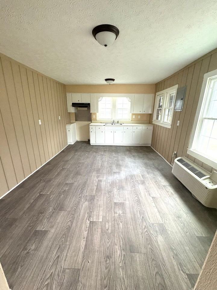 608 N 9th St - Photo 3 of 7