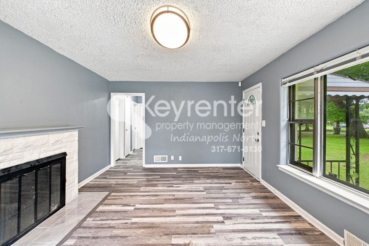 4029 Forest Manor Ave - Photo 4 of 14