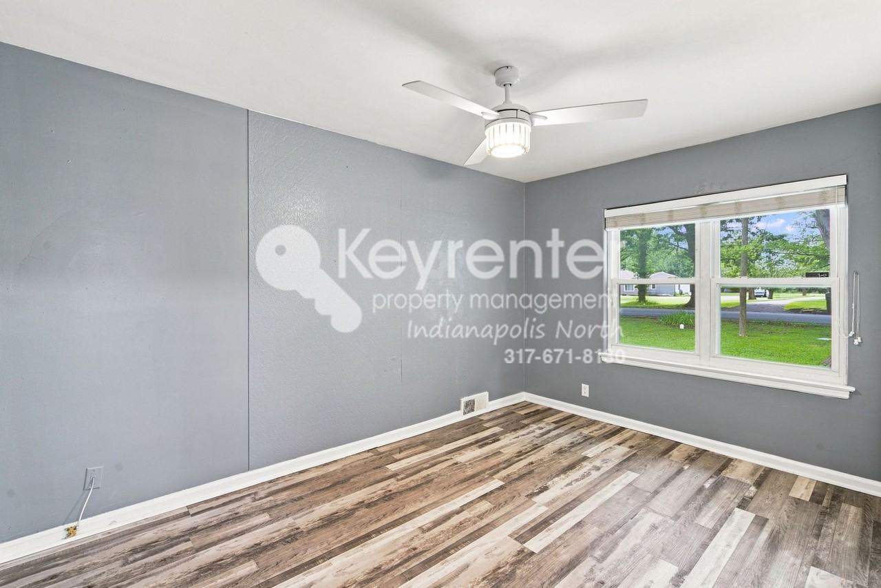 4029 Forest Manor Ave - Photo 6 of 14