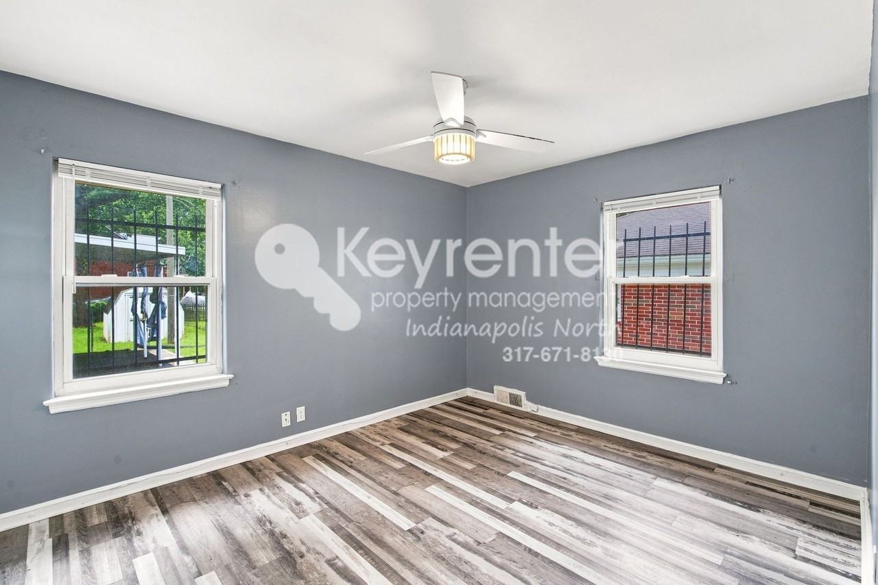 4029 Forest Manor Ave - Photo 7 of 14