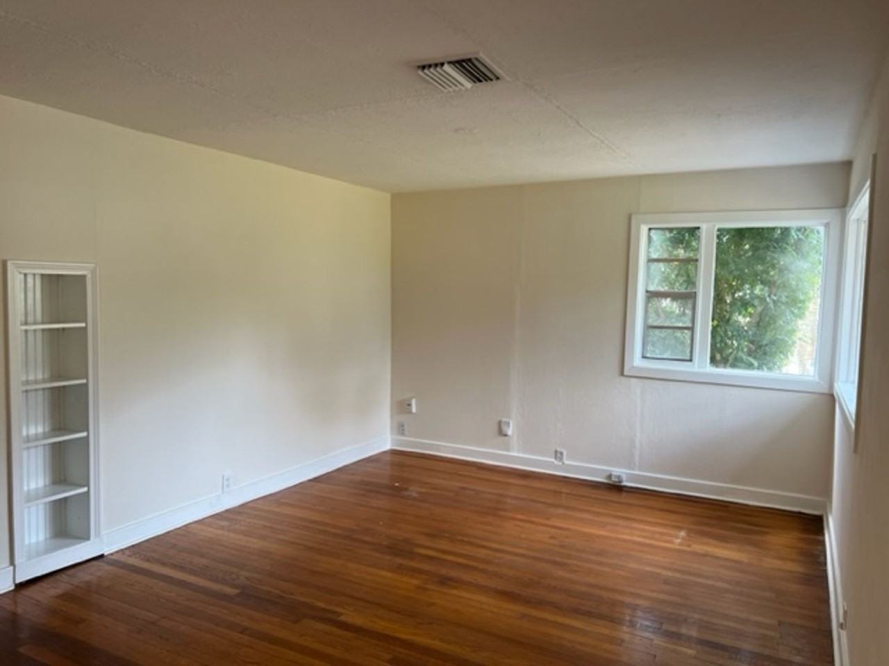 1208 Cloverlawn Ave - Photo 5 of 27