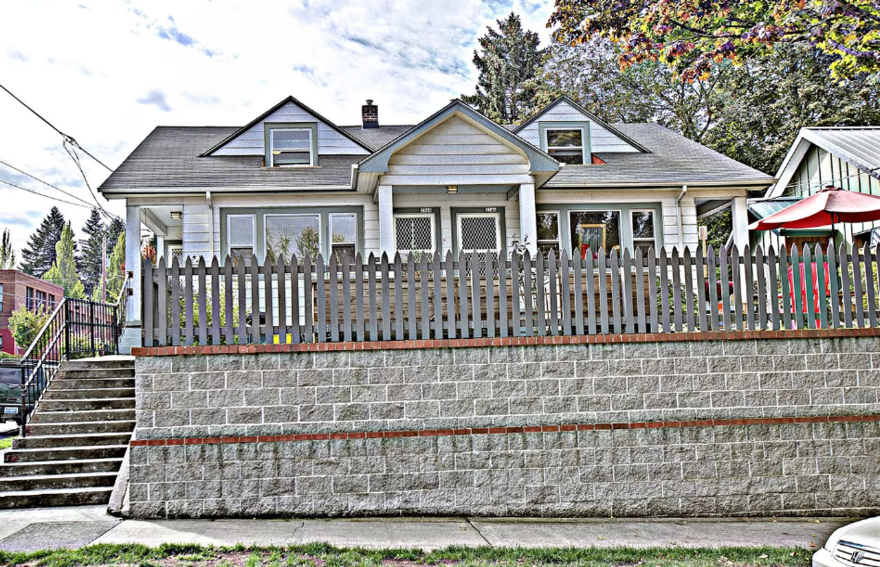 2346 Se Pine St - Photo 2 of 20