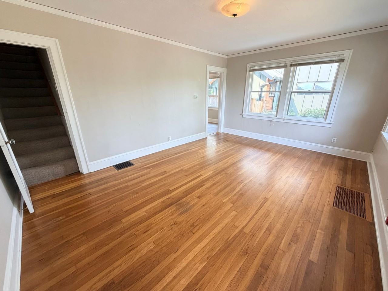 2346 Se Pine St - Photo 4 of 20