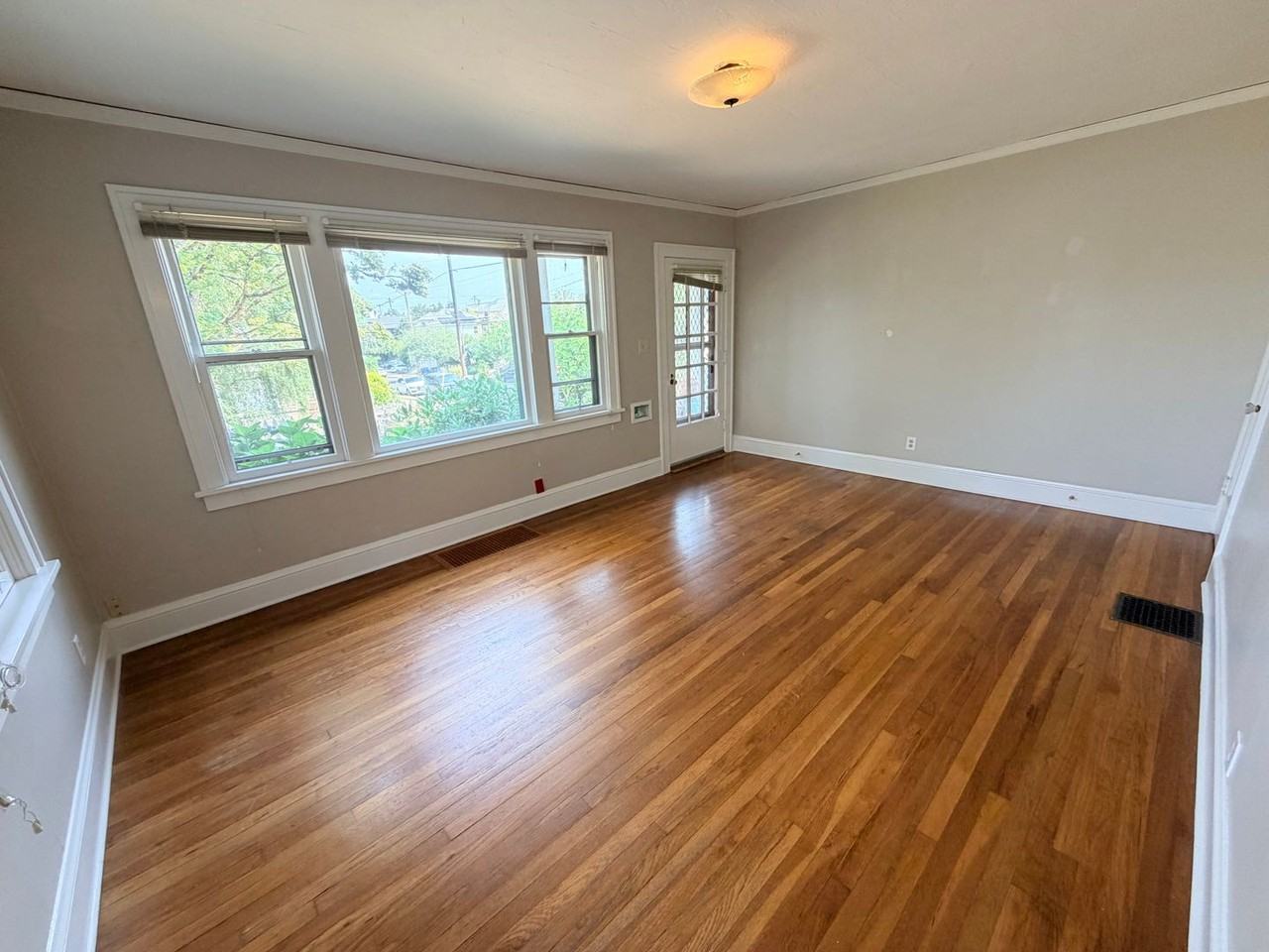 2346 Se Pine St - Photo 5 of 20