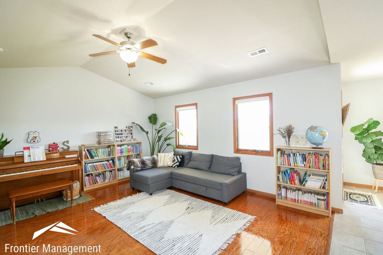 416 Stone Grove Dr - Photo 4 of 22