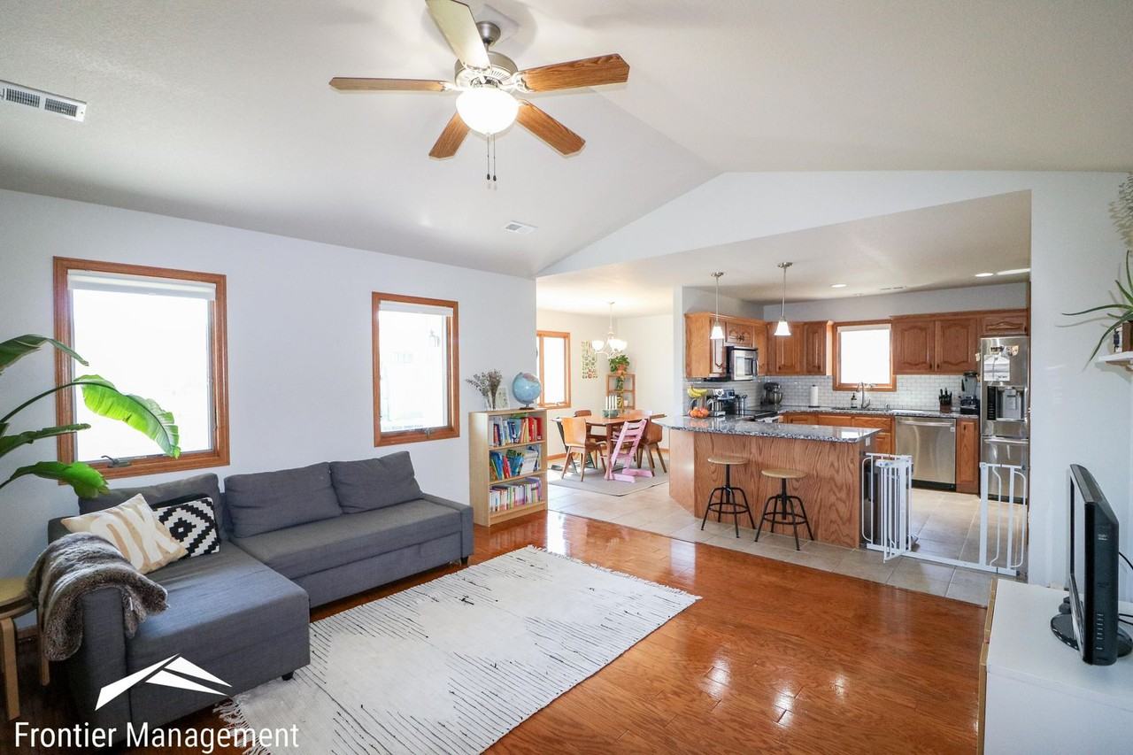 416 Stone Grove Dr - Photo 5 of 22