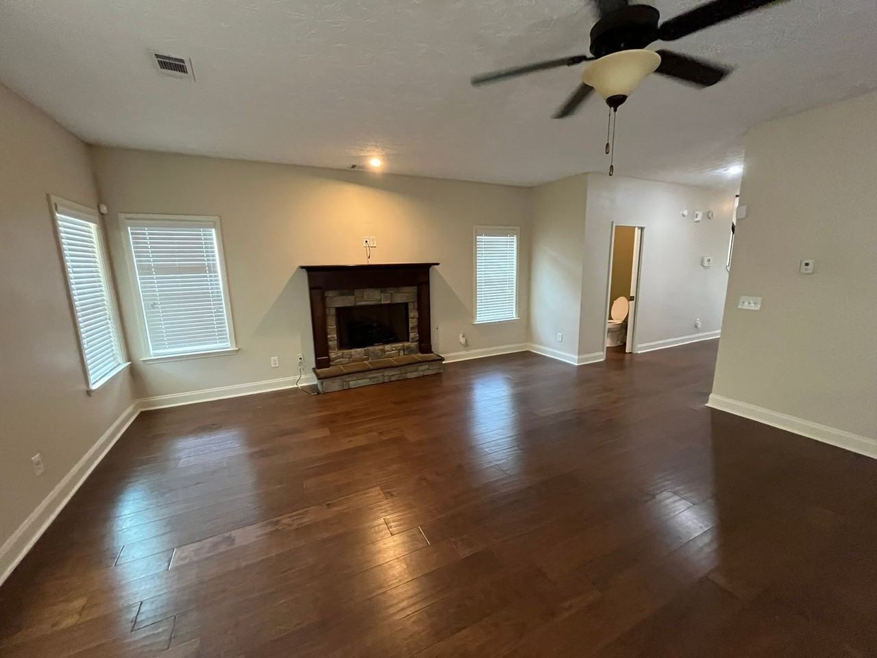 1247 Cottage Pointe Ct - Photo 3 of 34