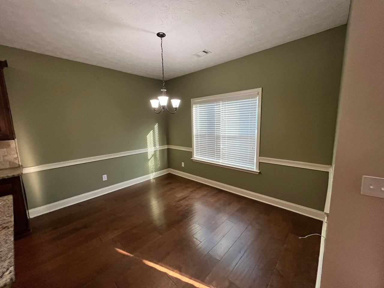 1247 Cottage Pointe Ct - Photo 5 of 34