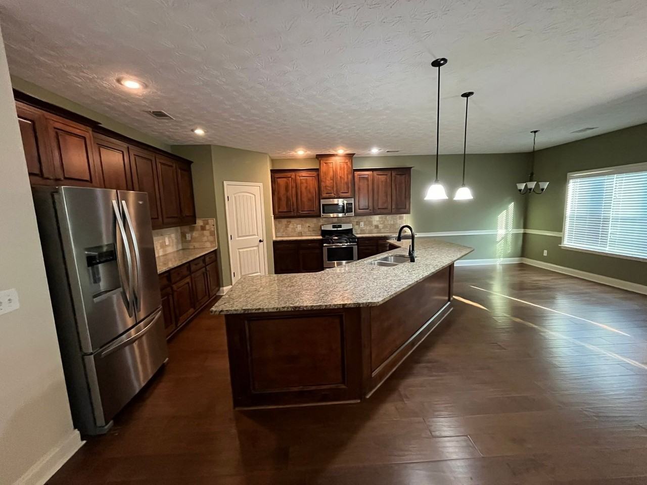 1247 Cottage Pointe Ct - Photo 6 of 34