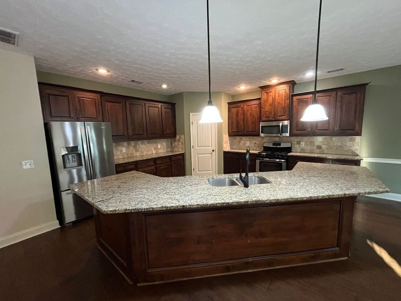 1247 Cottage Pointe Ct - Photo 7 of 34