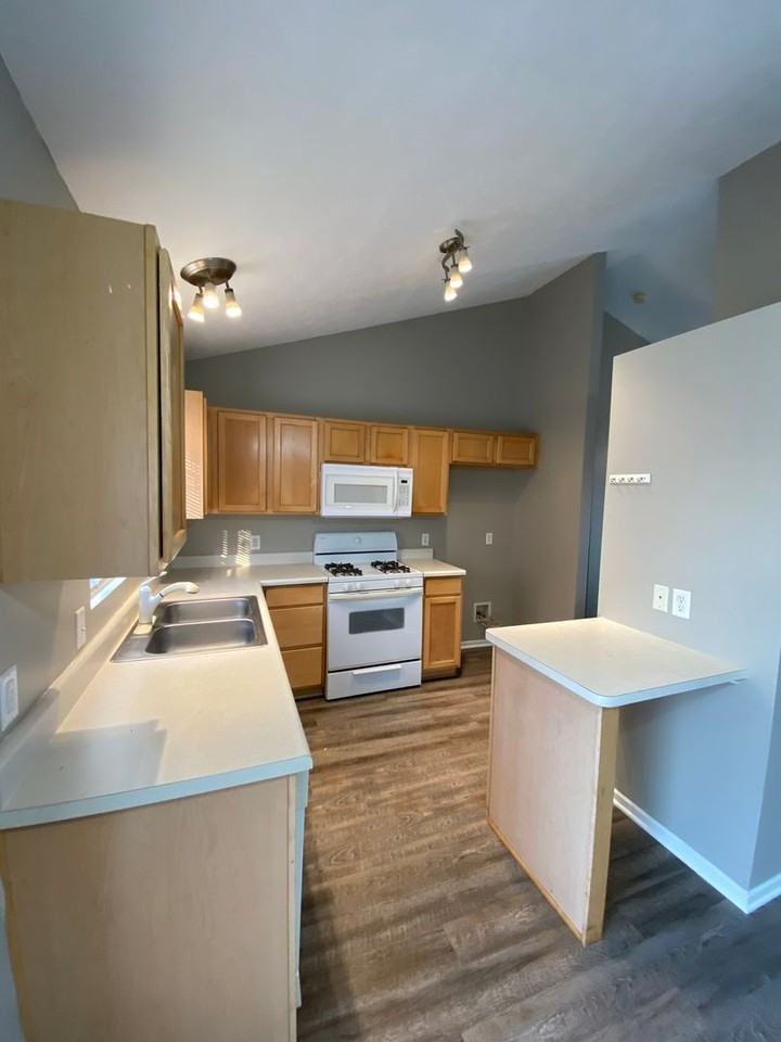12735 Nebraska Ave - Photo 2 of 16