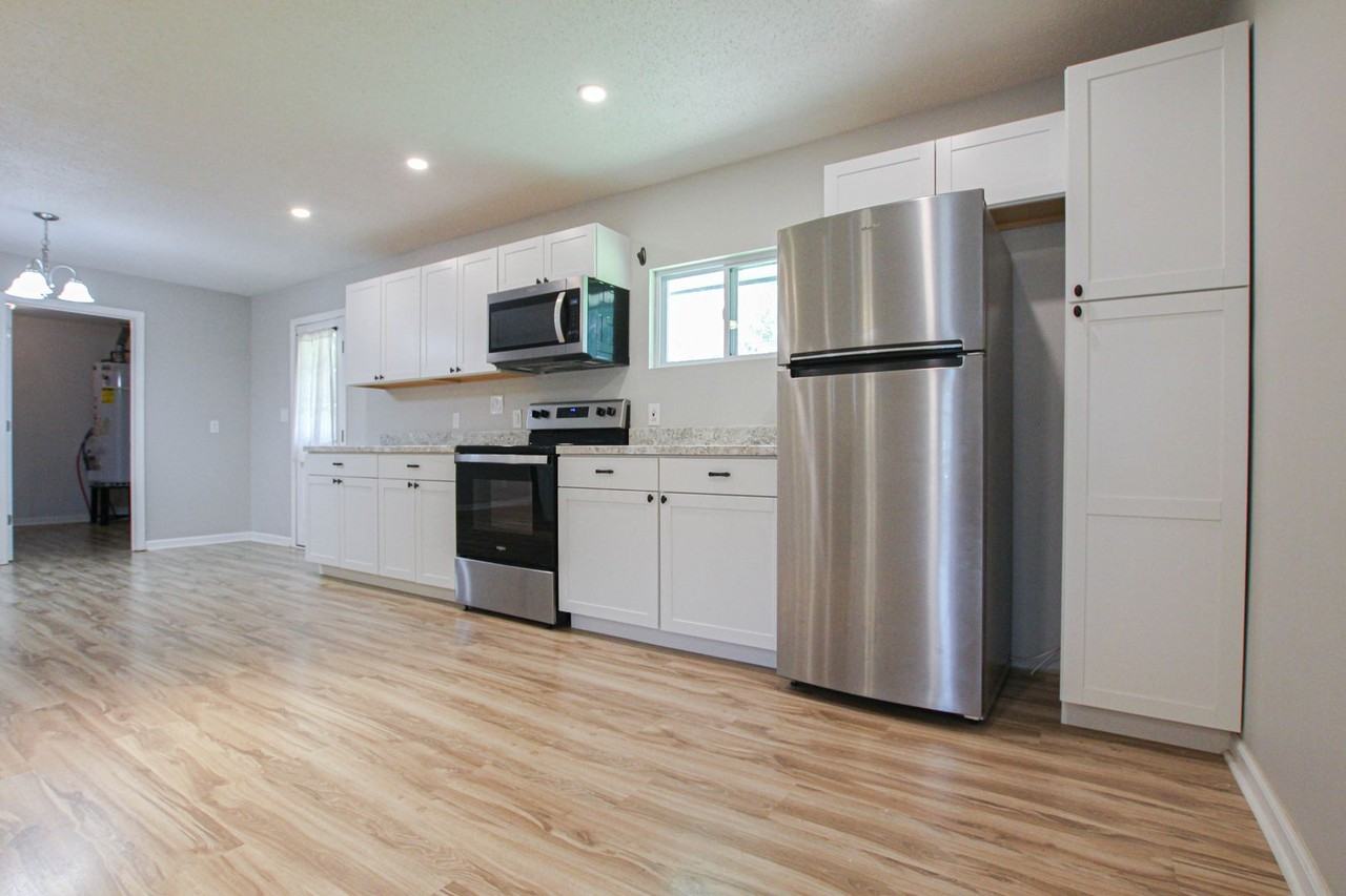 219 Hallbrook Dr - Photo 6 of 15