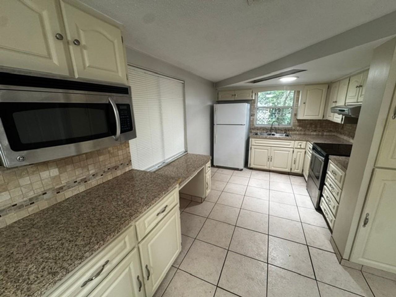 7634 Fox Hollow Dr - Photo 7 of 22