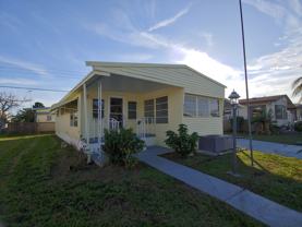 912 49th Ave W - Photo 1 of 1