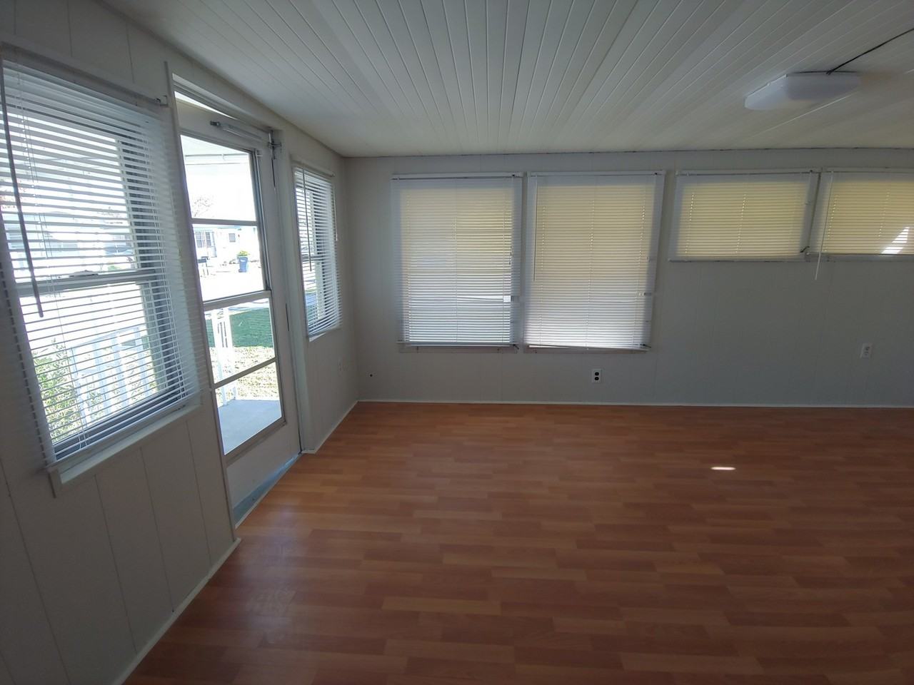 912 49th Ave W - Photo 3 of 16