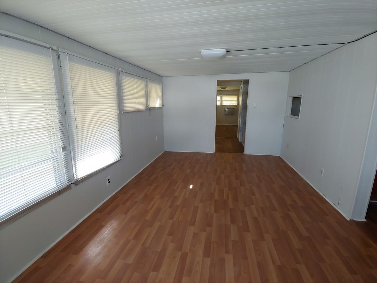 912 49th Ave W - Photo 4 of 16