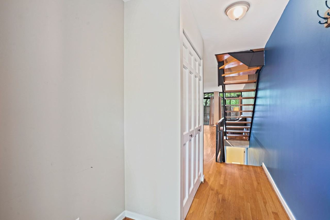 1285 Delaware Ave Sw - Photo 5 of 43