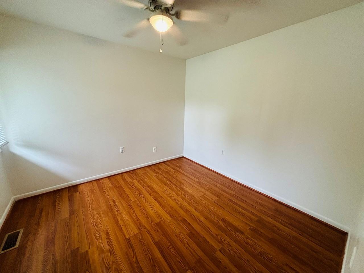 359 Shenandoah Cir - Photo 5 of 19