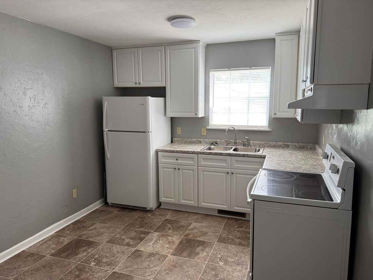 4004 Wiggington Rd - Photo 4 of 17