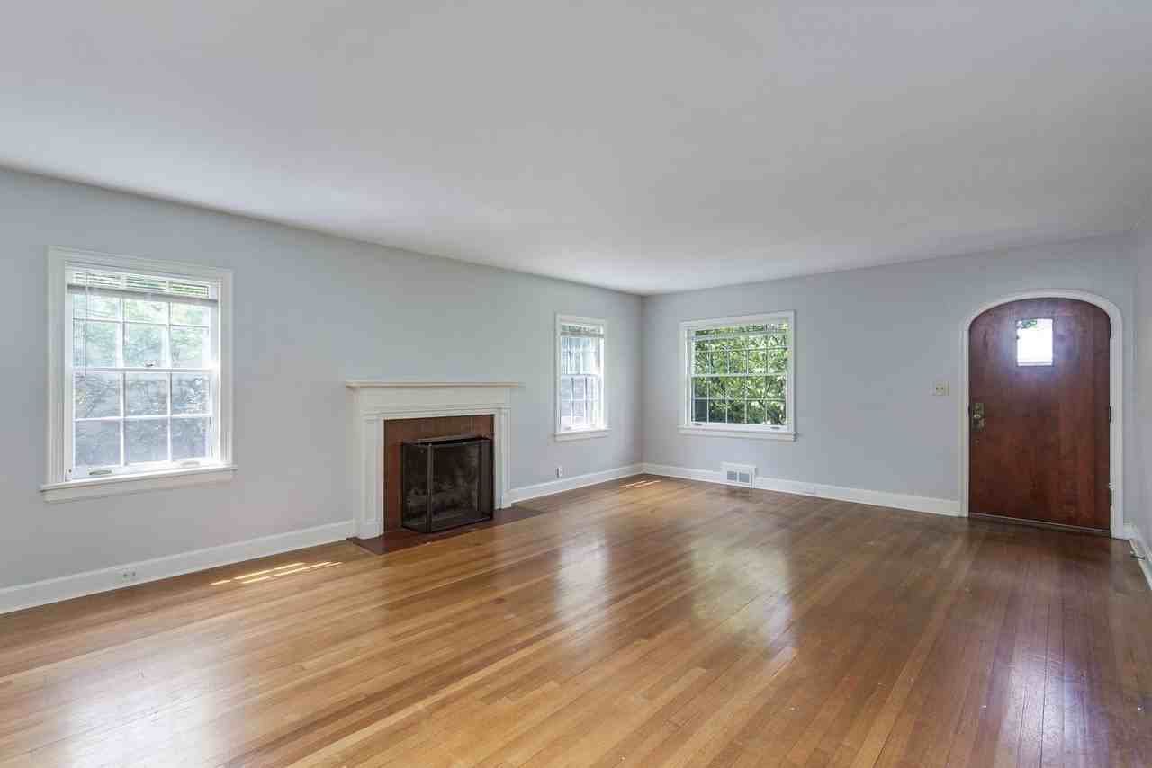 915 Winston Pl - Photo 3 of 18