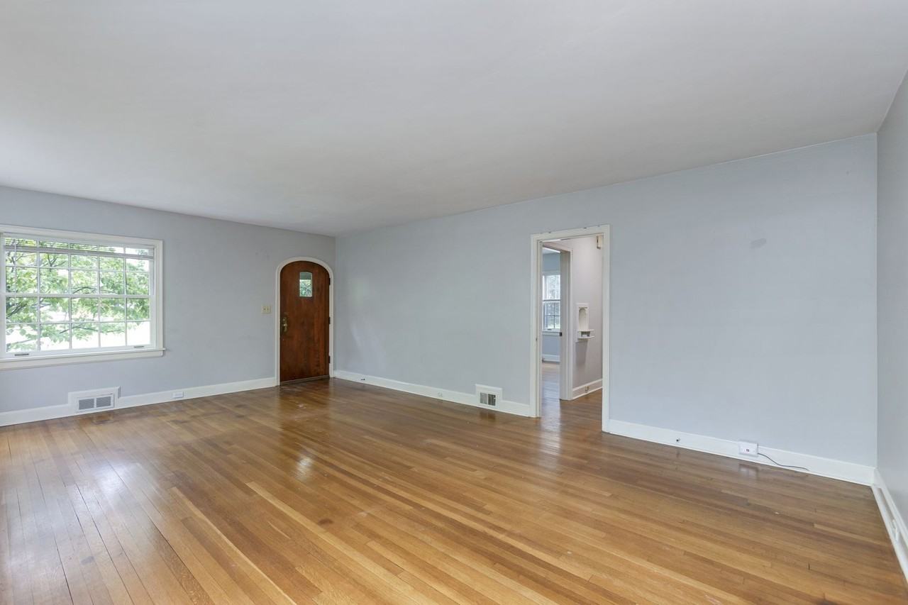 915 Winston Pl - Photo 4 of 18